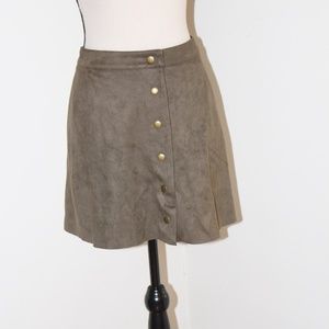 Sady & Lu, snap up vegan suede mini skirt ........